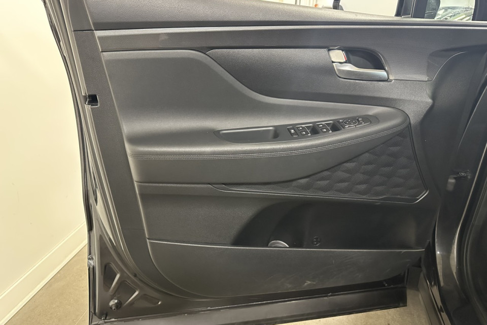 2021 Hyundai Santa Fe - Image 13