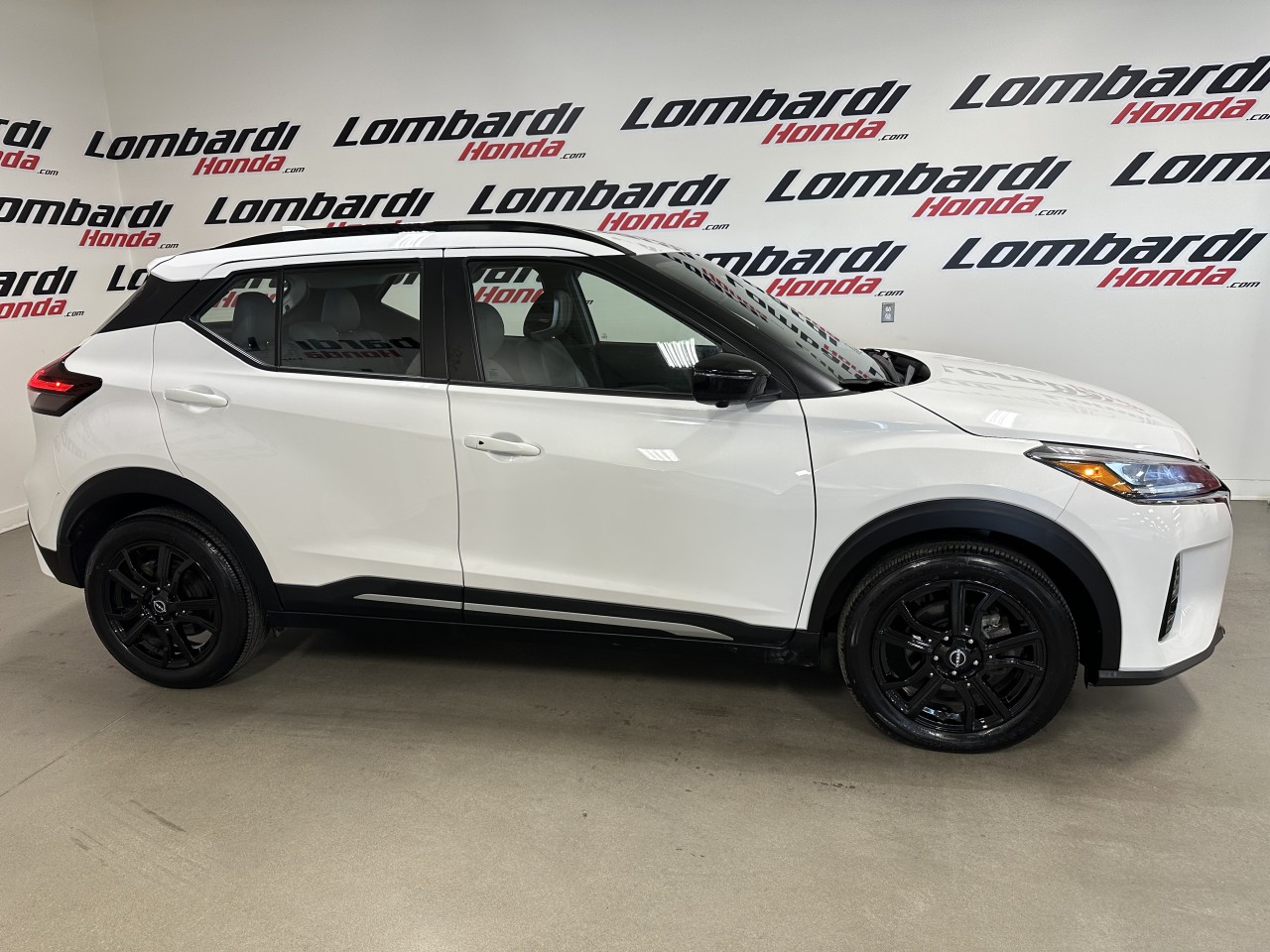 2023 Nissan Kicks - Image 2