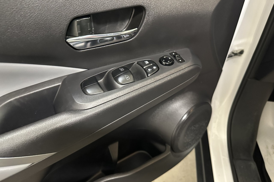 2023 Nissan Kicks - Image 9