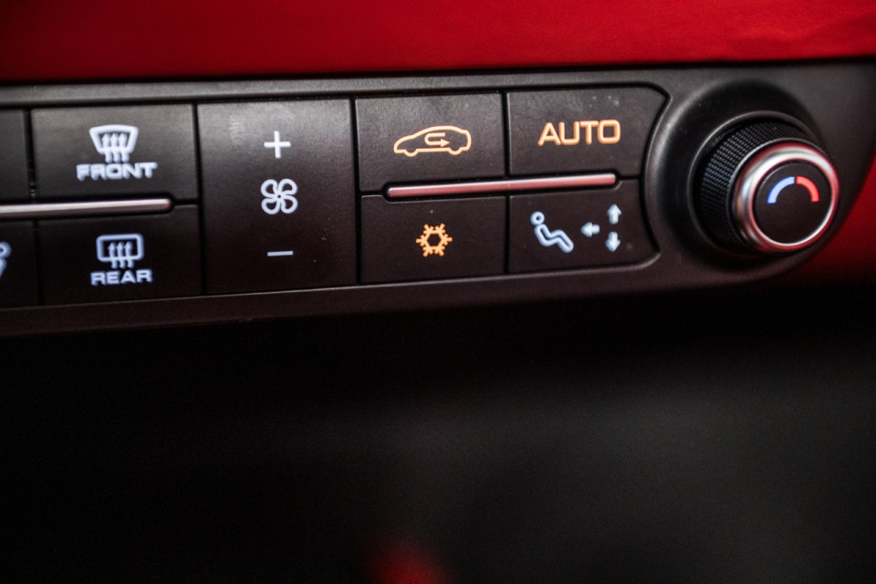 2021 Ferrari F8 Spider - Image 25