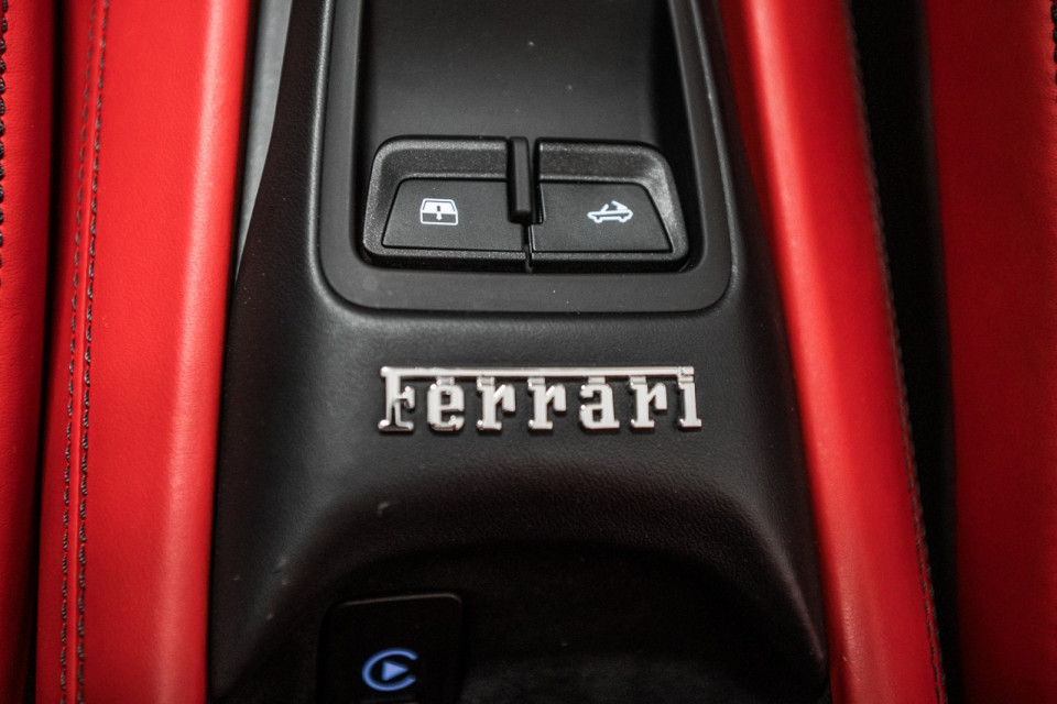 2021 Ferrari F8 Spider - Image 27