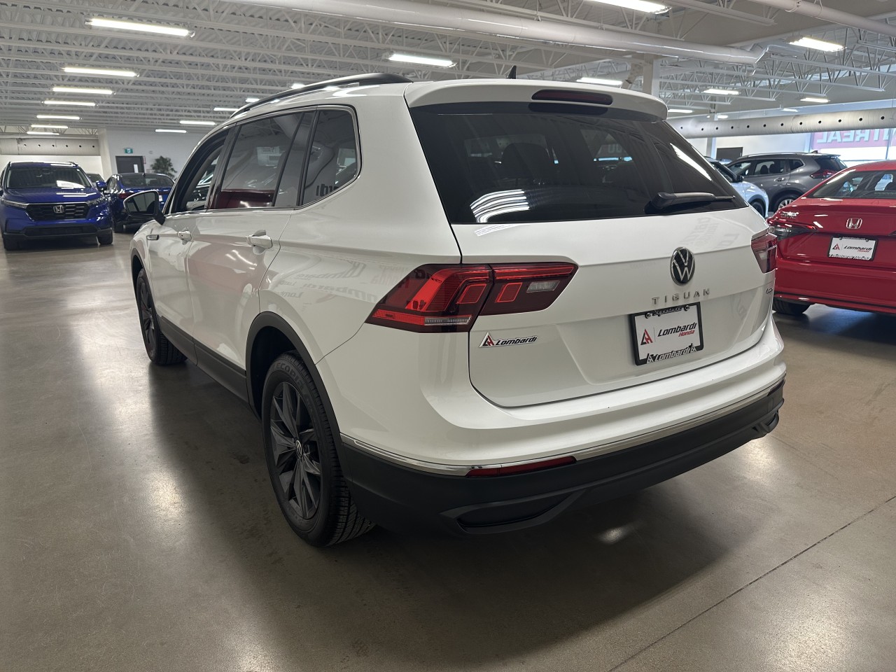 2022 Volkswagen Tiguan - Image 11