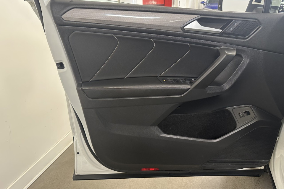 2022 Volkswagen Tiguan - Image 12