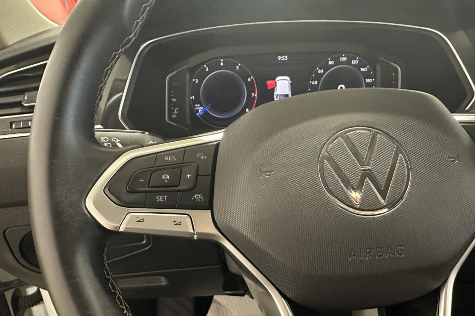 2022 Volkswagen Tiguan - Image 14