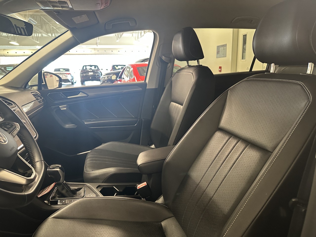 2022 Volkswagen Tiguan - Image 13