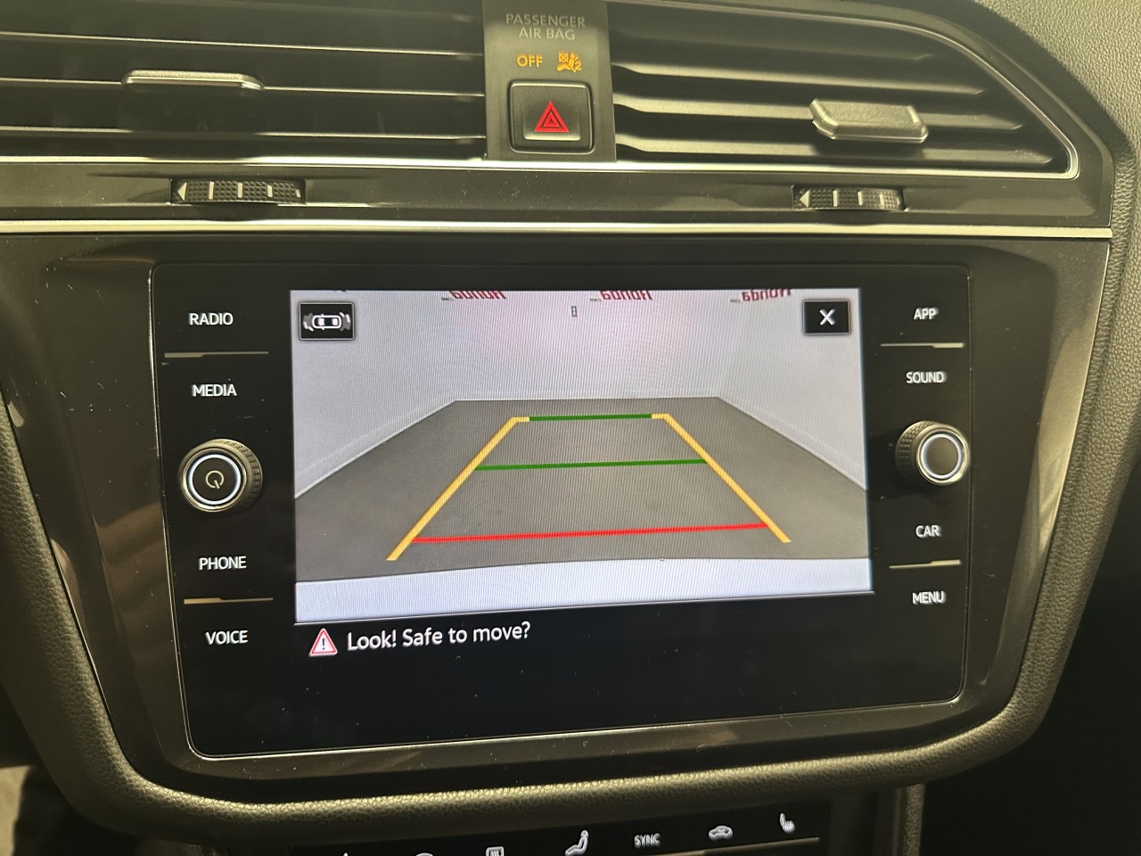 2022 Volkswagen Tiguan - Image 16