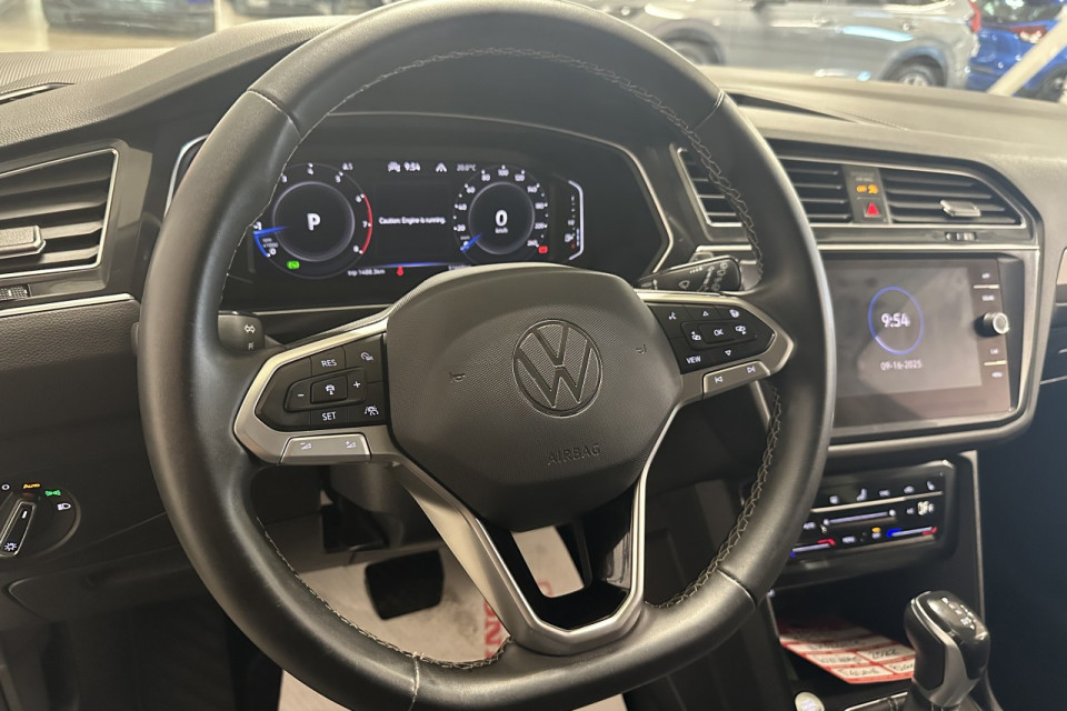 2022 Volkswagen Tiguan - Image 18