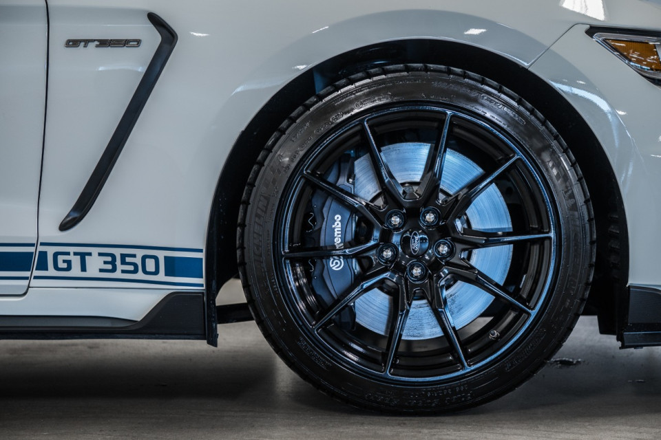 2020 Ford Mustang - Image 6