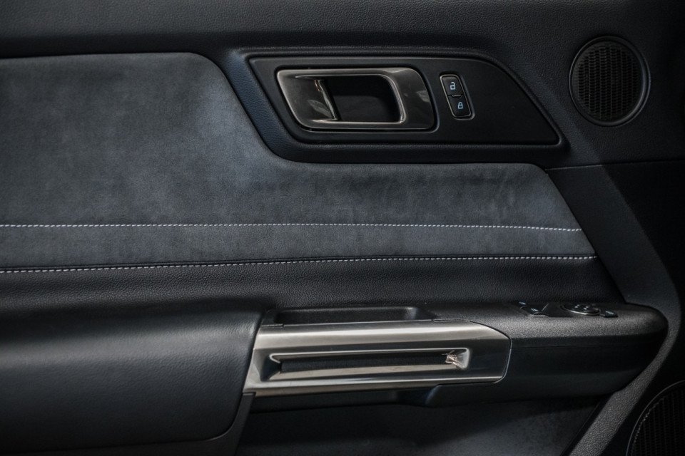 2020 Ford Mustang - Image 13