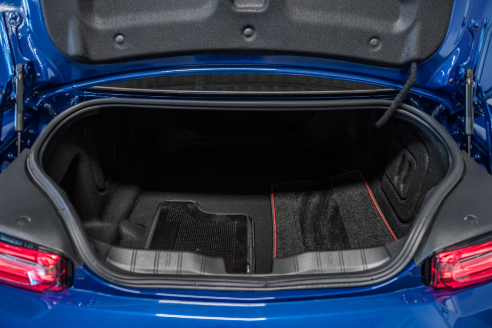 2021 Chevrolet Camaro - Image 11