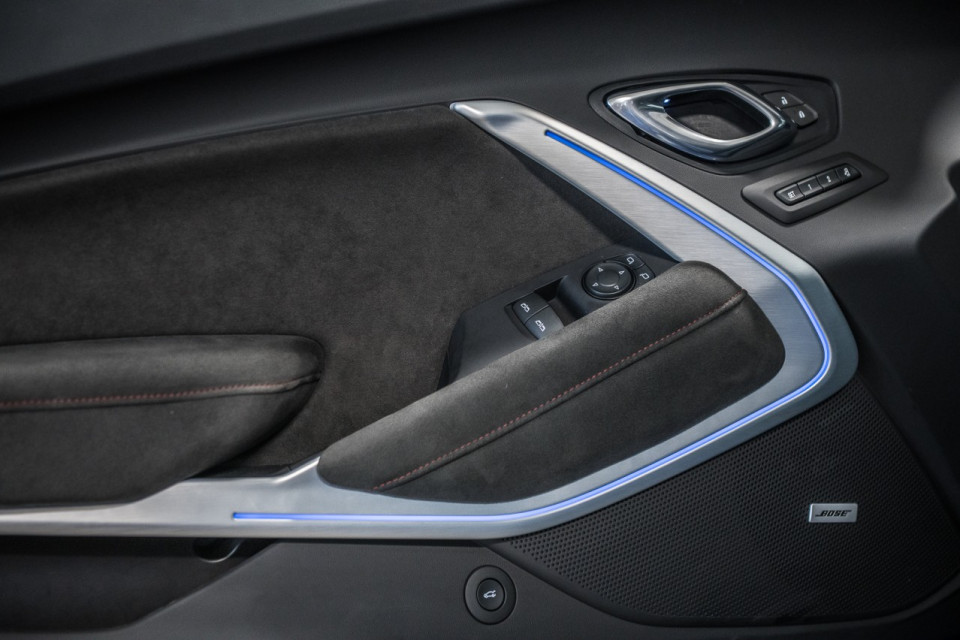 2021 Chevrolet Camaro - Image 13