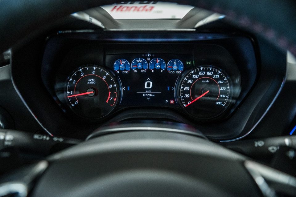 2021 Chevrolet Camaro - Image 17