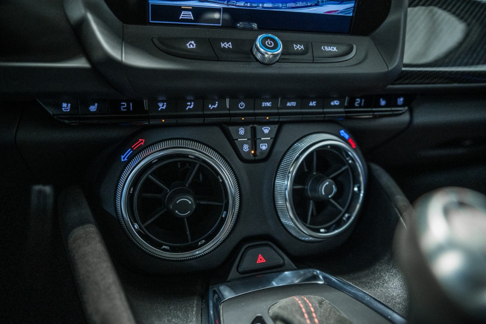 2021 Chevrolet Camaro - Image 23