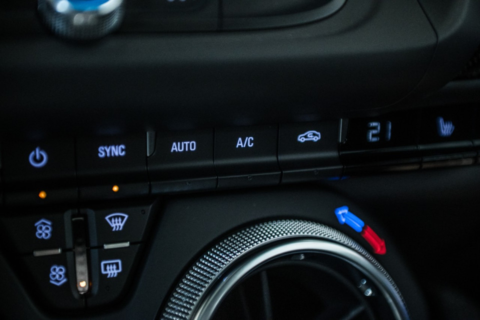 2021 Chevrolet Camaro - Image 24