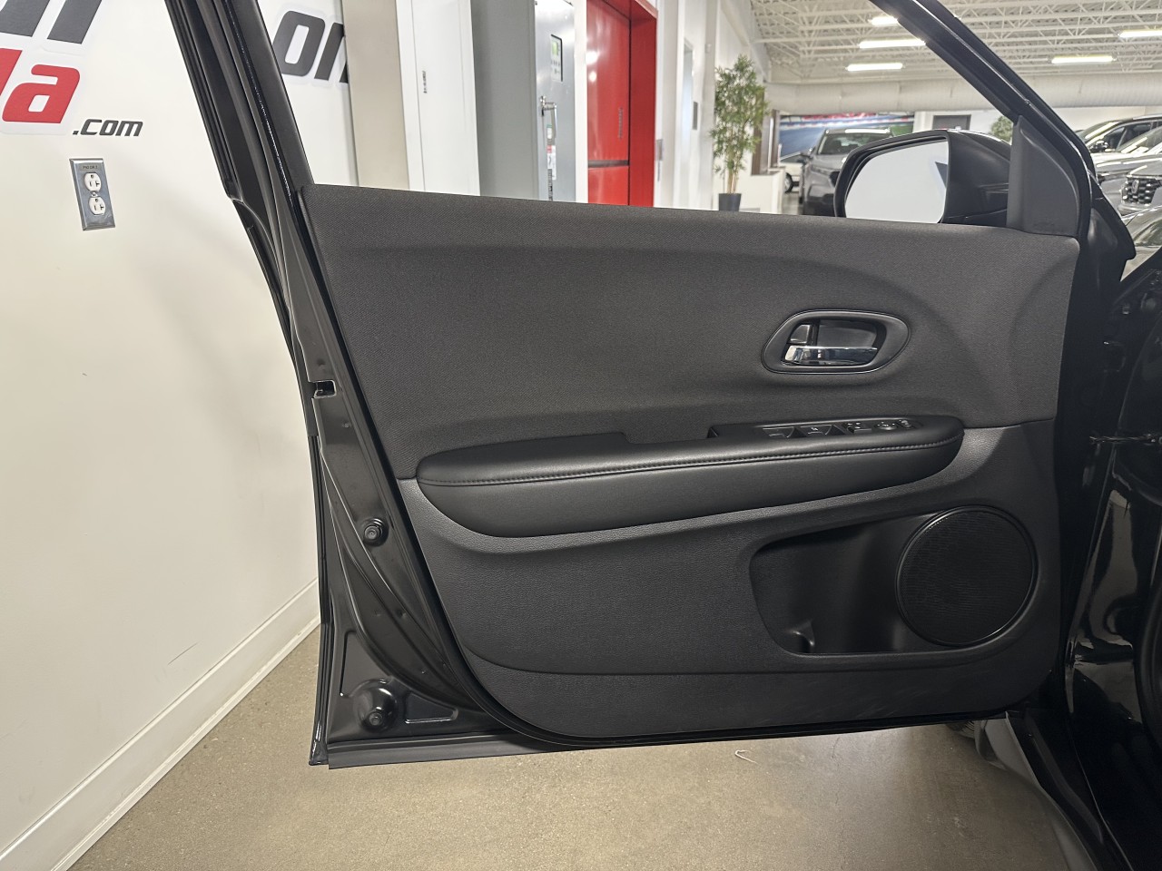 2022 Honda HR-V - Image 11