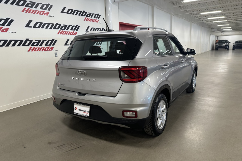 2023 Hyundai Venue - Image 8