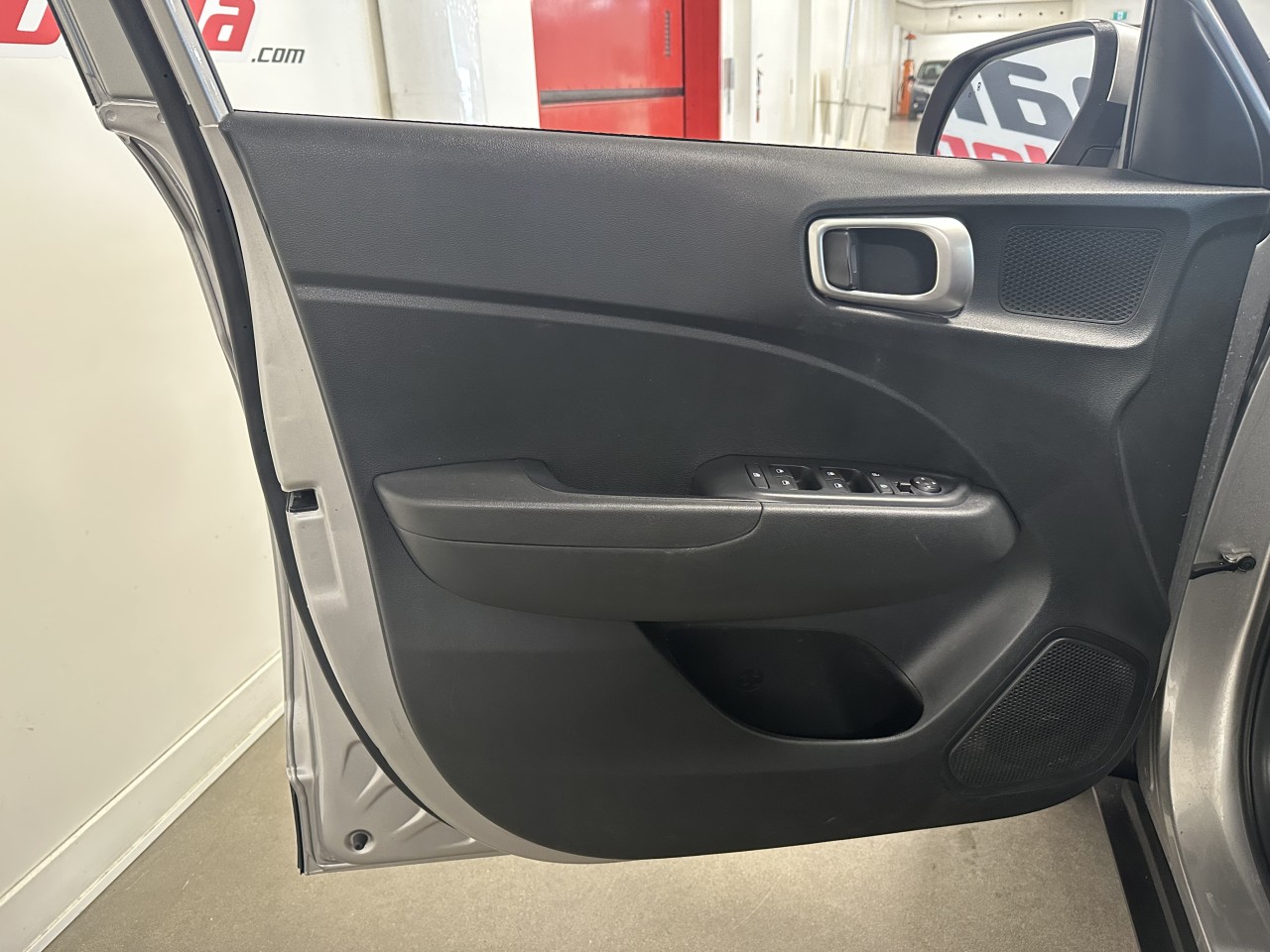 2023 Hyundai Venue - Image 12