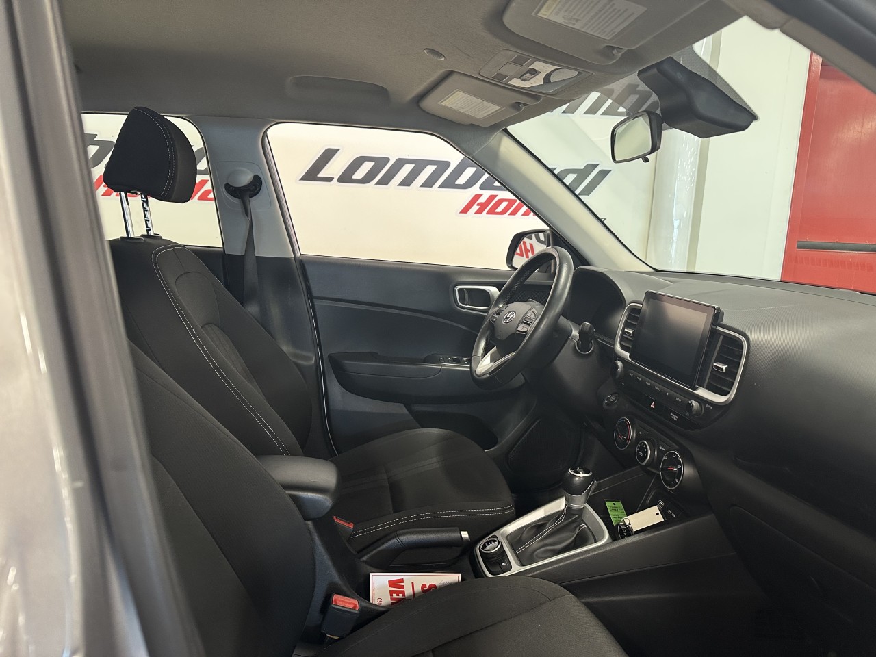 2023 Hyundai Venue - Image 18