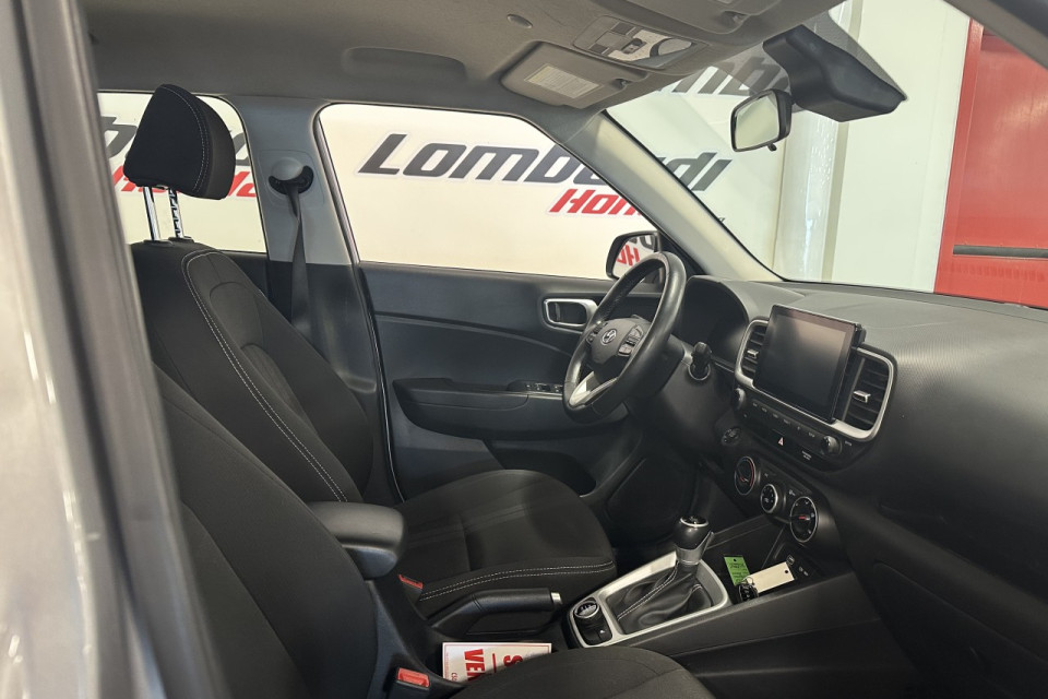 2023 Hyundai Venue - Image 18