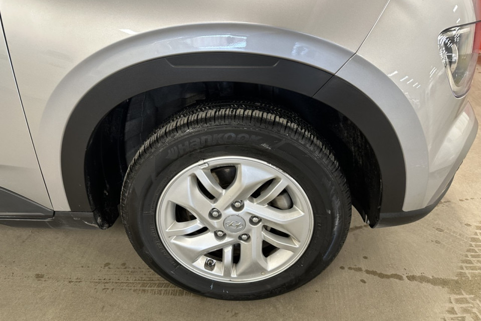 2023 Hyundai Venue - Image 6