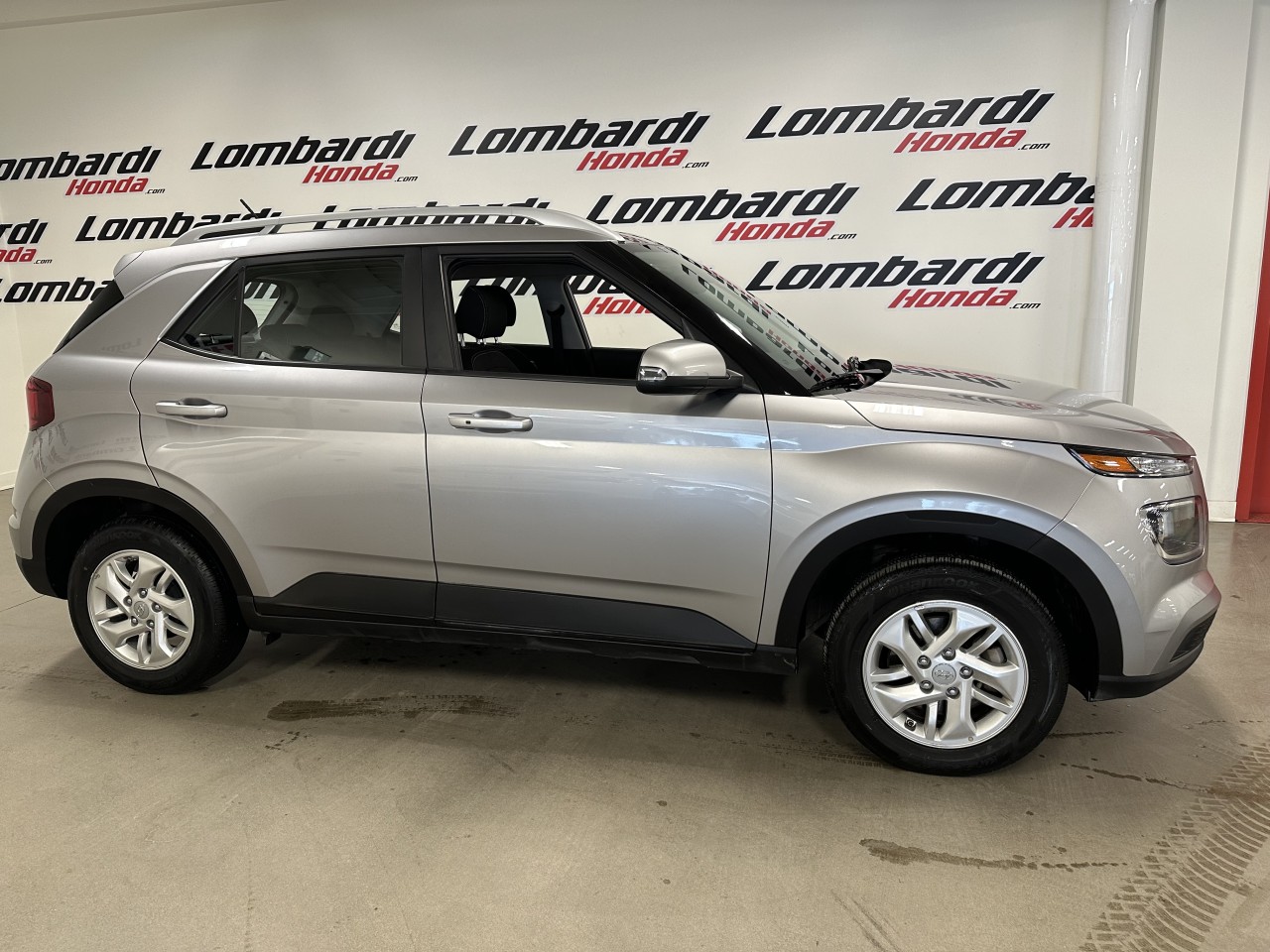 2023 Hyundai Venue - Image 7