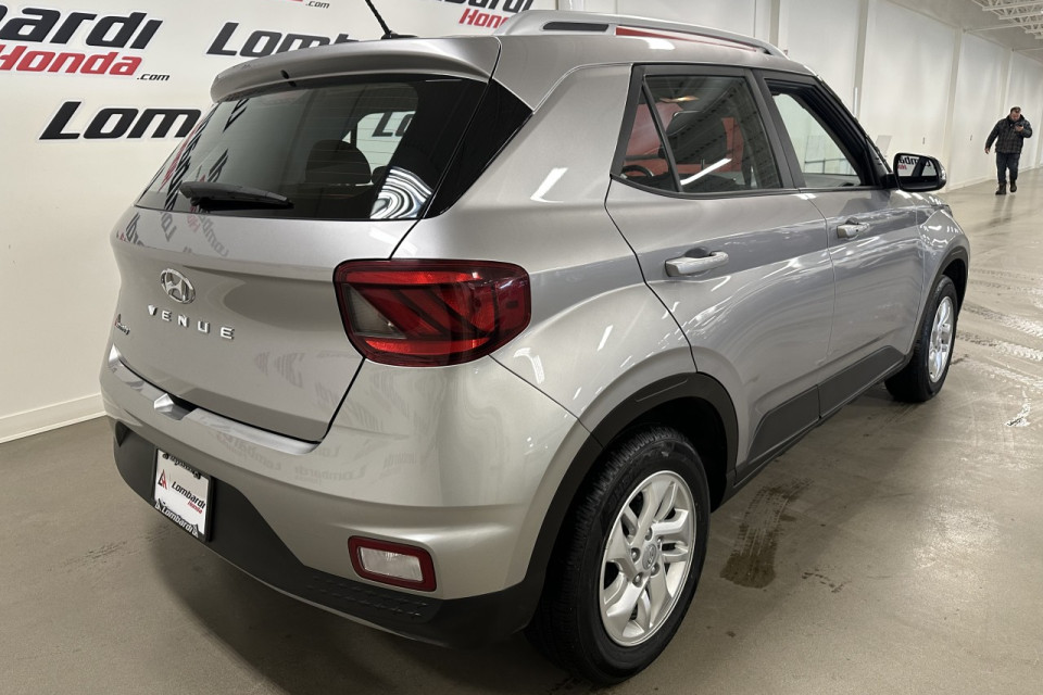 2023 Hyundai Venue - Image 8