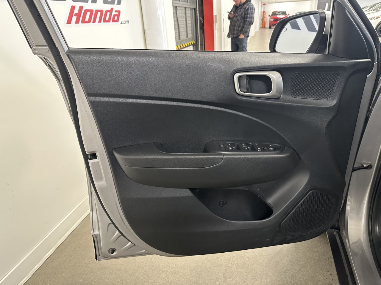 2023 Hyundai Venue - Image 11