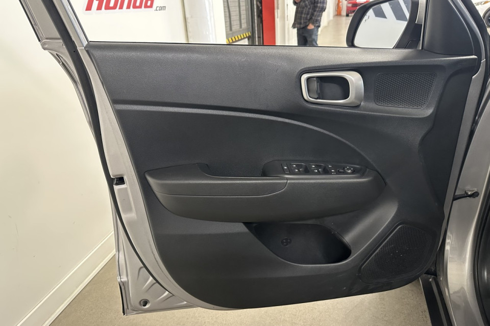 2023 Hyundai Venue - Image 11