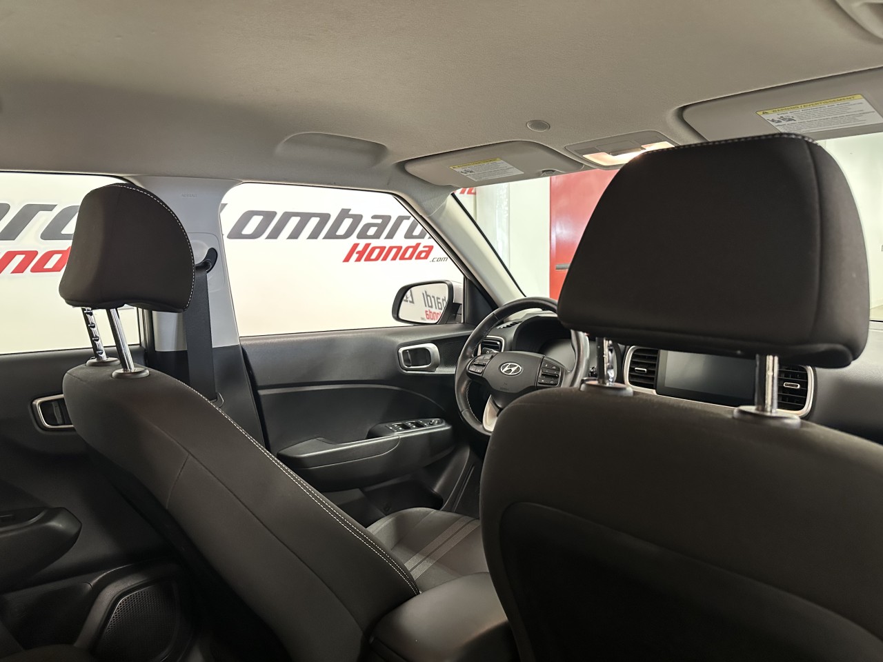 2023 Hyundai Venue - Image 23