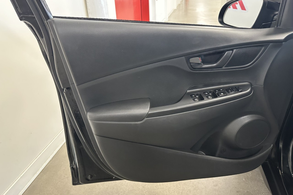 2022 Hyundai Kona - Image 12