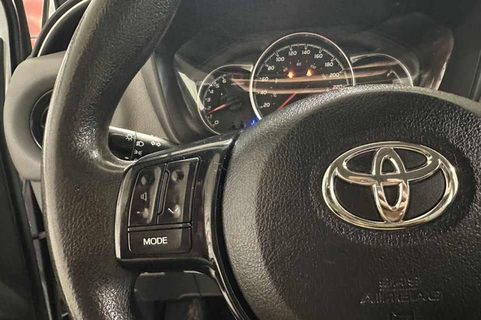 2018 Toyota Yaris - Image 14