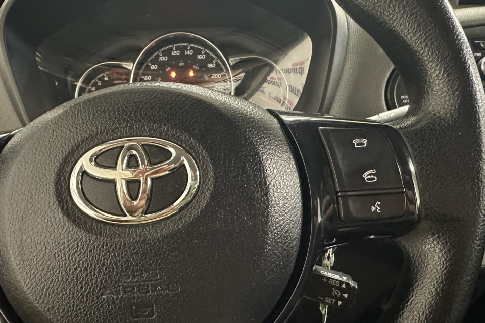 2018 Toyota Yaris - Image 16
