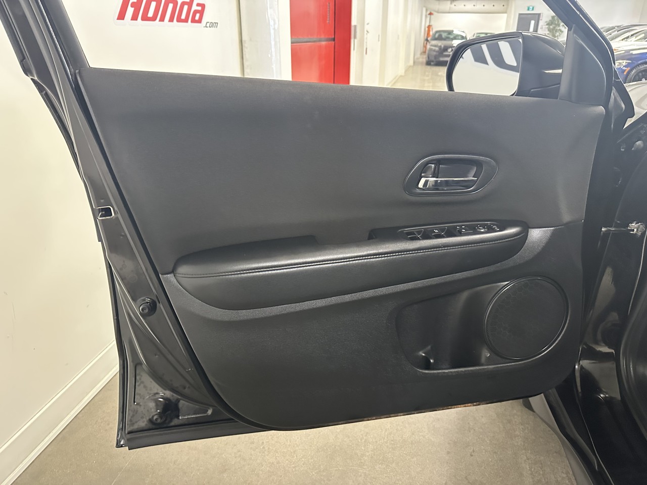 2017 Honda HR-V - Image 11