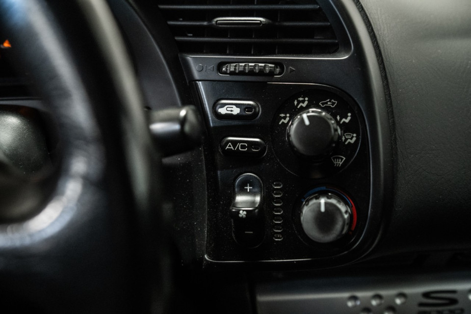 2005 Honda S2000 - Image 19