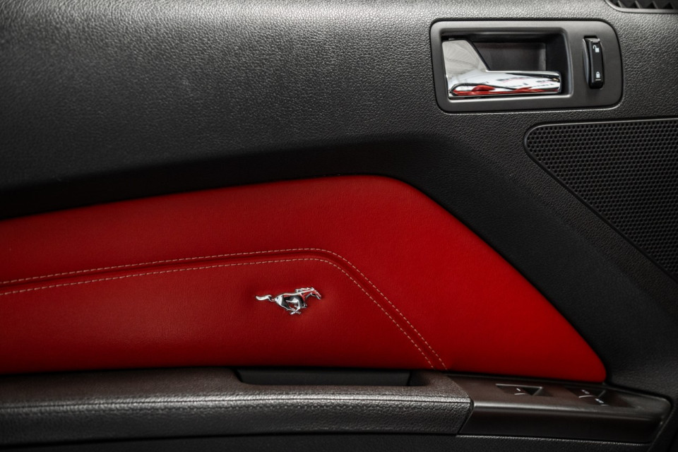 2011 Ford Mustang - Image 12