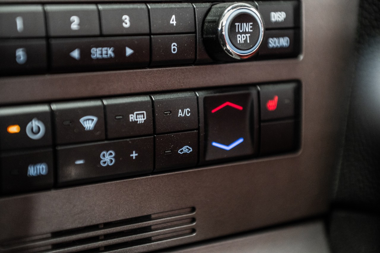 2011 Ford Mustang - Image 22