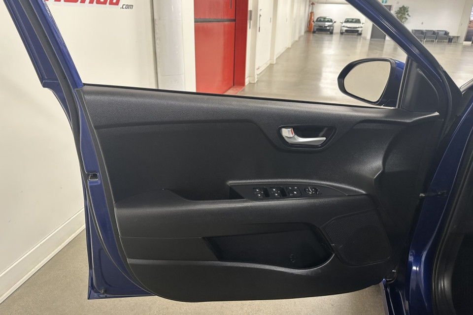 2018 Kia Rio - Image 10