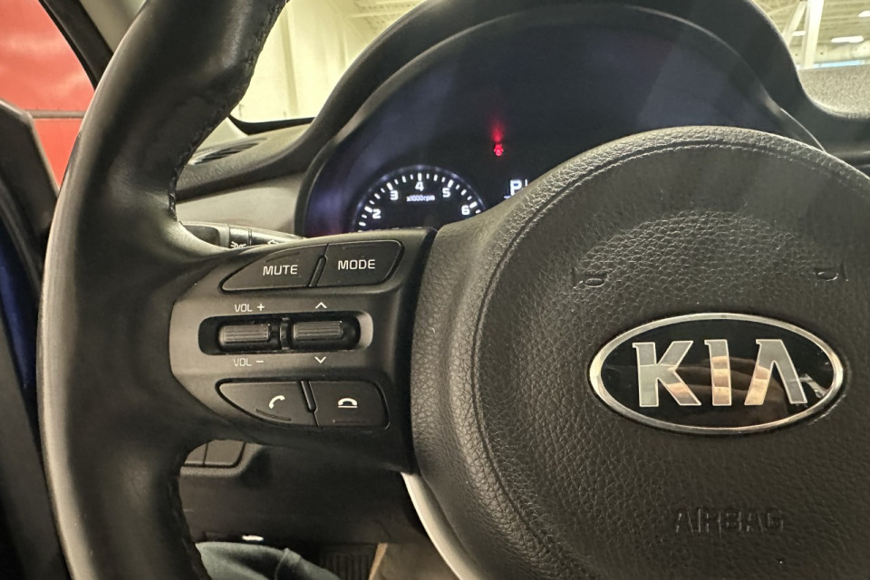2018 Kia Rio - Image 13