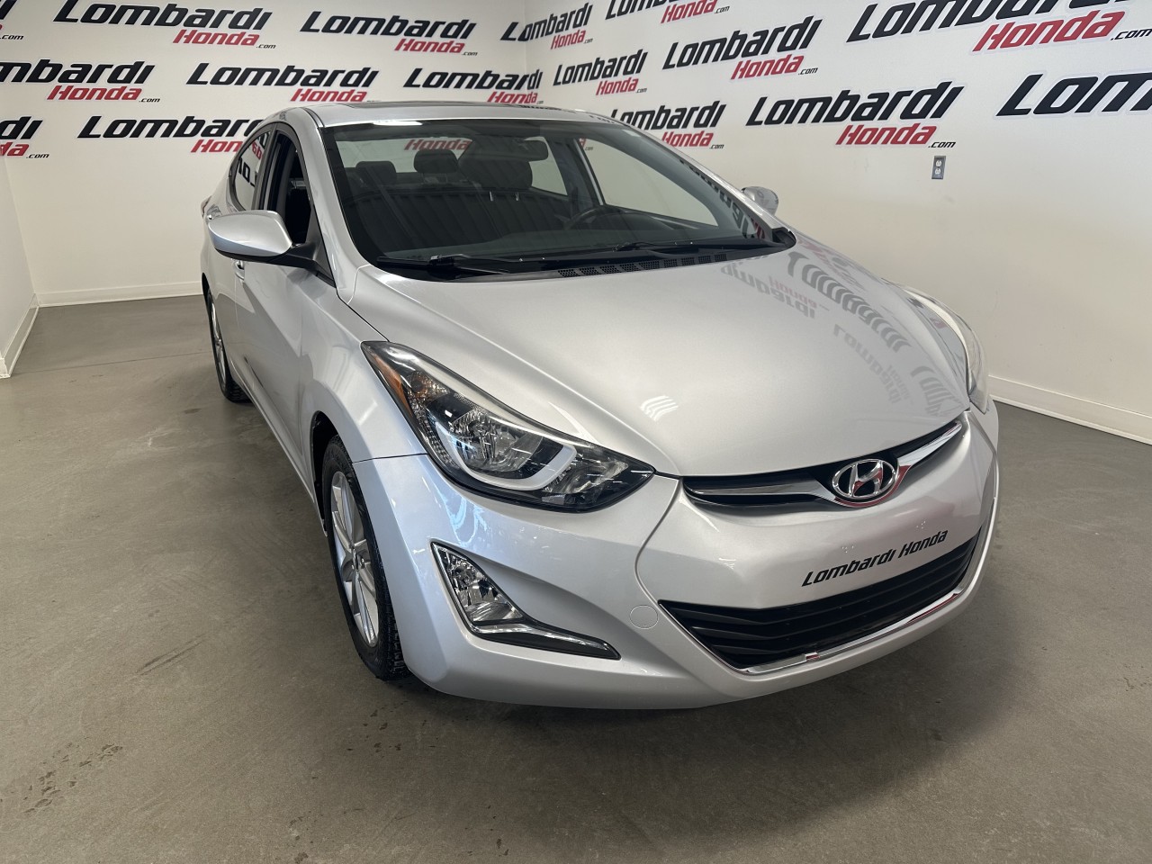 2015 Hyundai Elantra - Image 16