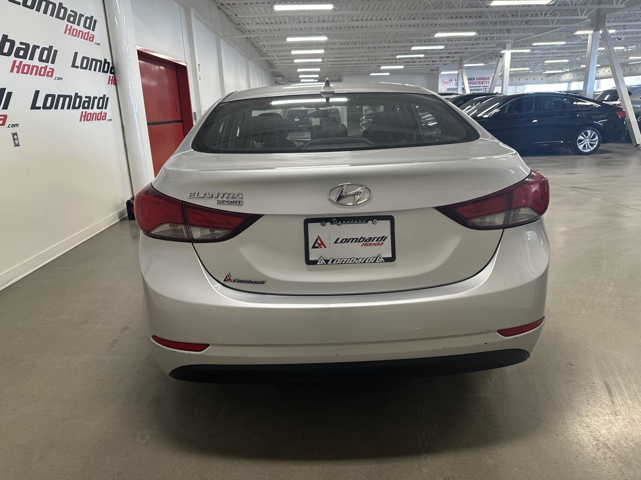 2015 Hyundai Elantra - Image 9