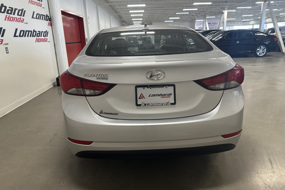 2015 Hyundai Elantra - Image 9