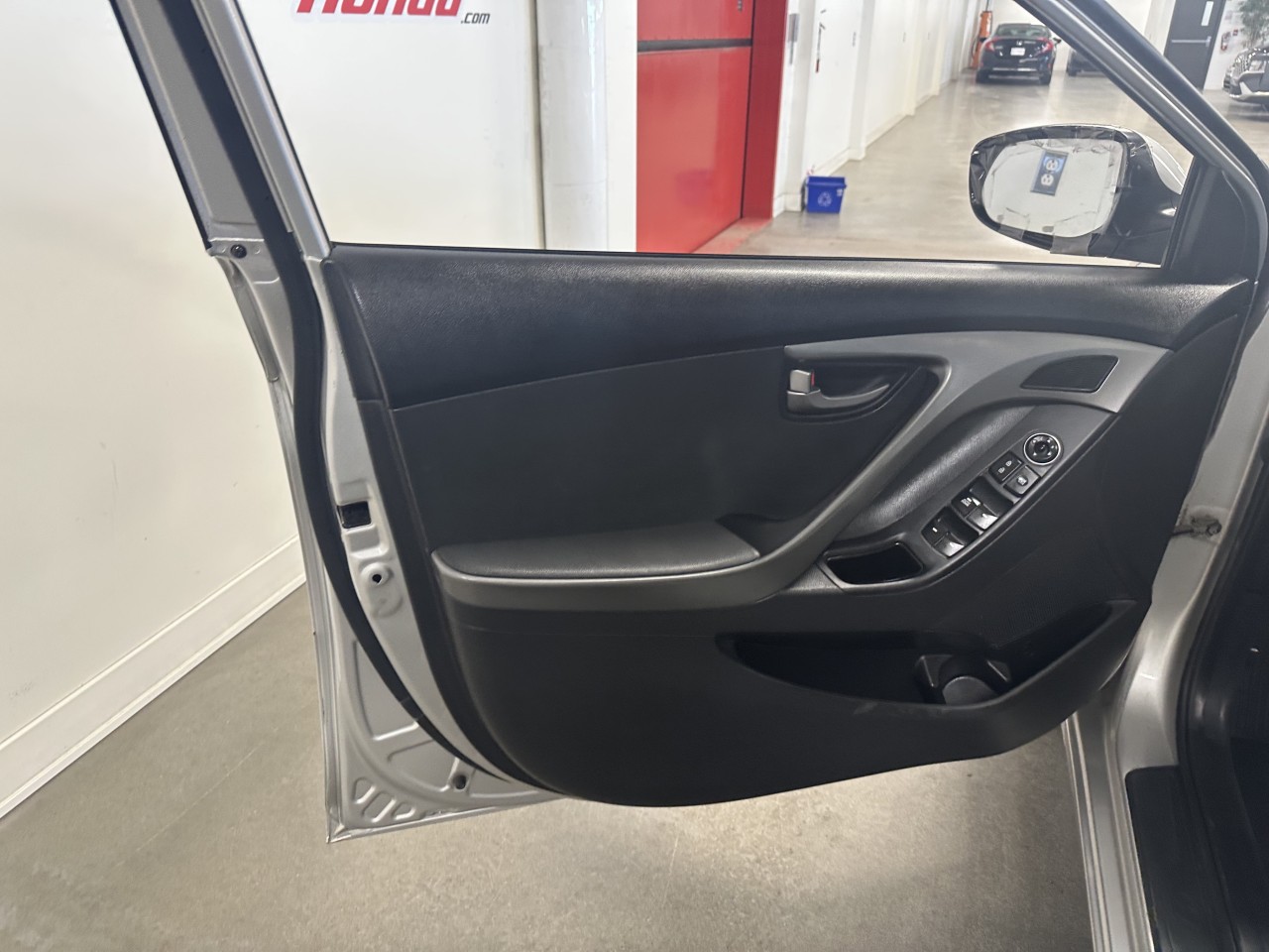 2015 Hyundai Elantra - Image 11