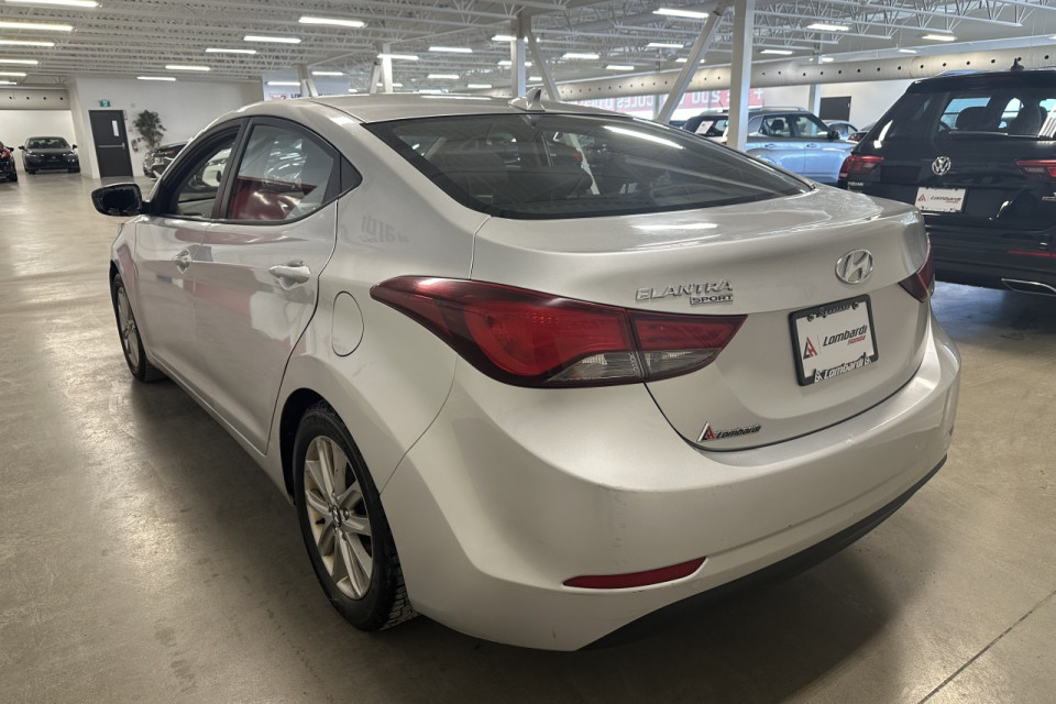 2015 Hyundai Elantra - Image 10