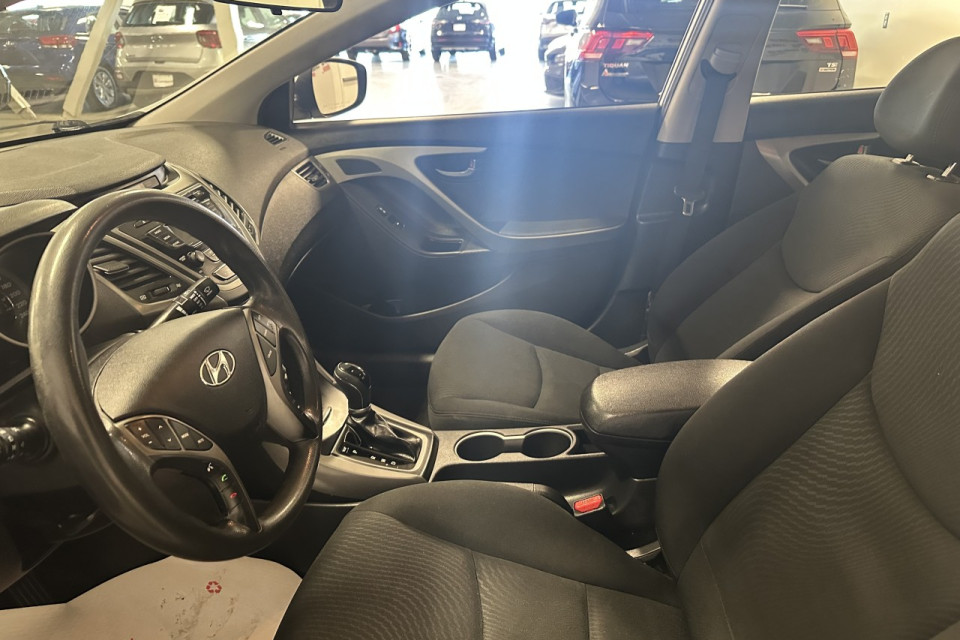 2015 Hyundai Elantra - Image 13