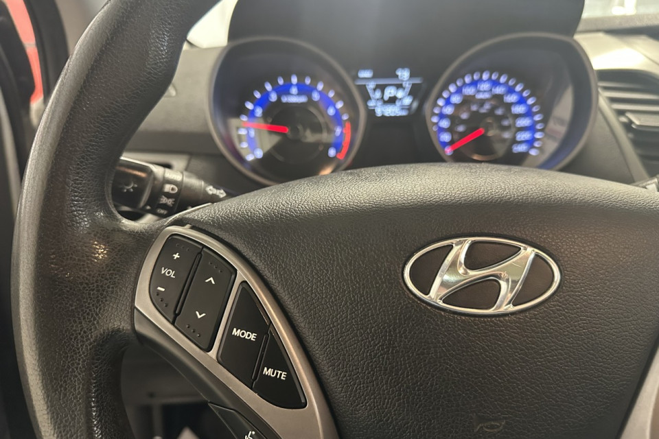 2015 Hyundai Elantra - Image 14