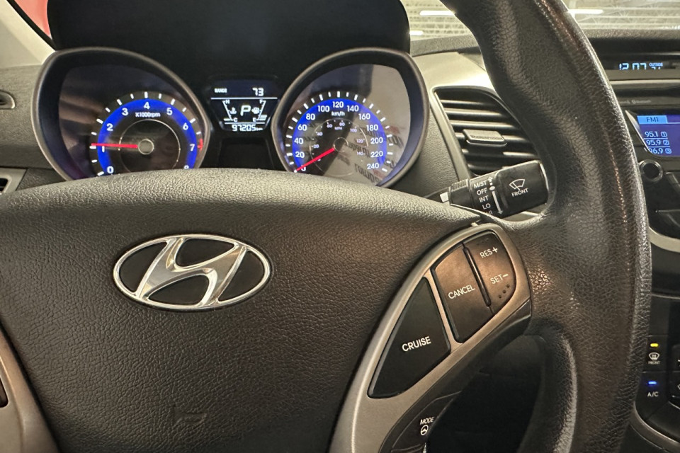 2015 Hyundai Elantra - Image 15