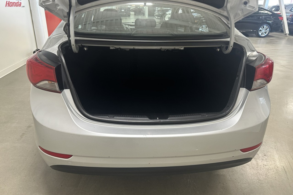 2015 Hyundai Elantra - Image 19