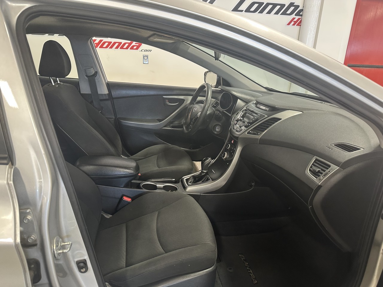 2015 Hyundai Elantra - Image 20