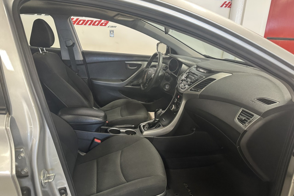 2015 Hyundai Elantra - Image 20