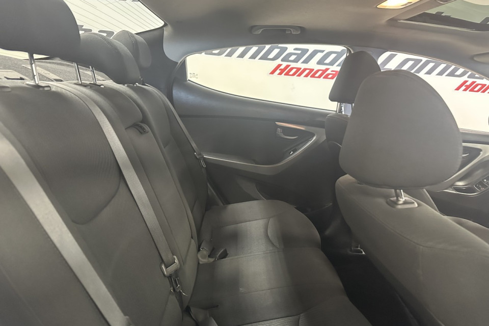 2015 Hyundai Elantra - Image 21